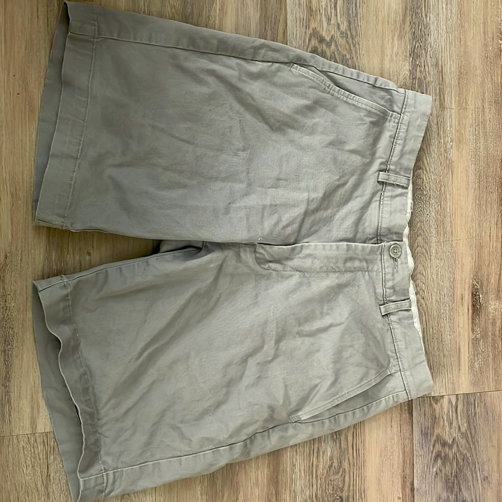 Roundtree& Yorke size 34 grey men’s shorts